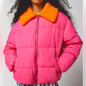 NWOT URBAN OUTFITTERS  DUCKIE FAUX SHEARLING COLLAR PUFFER JACKET 🩷🧡